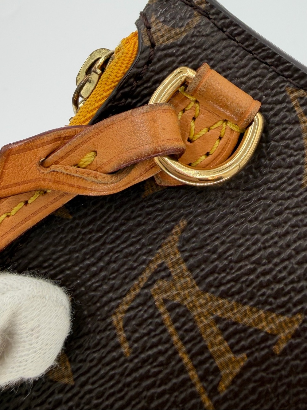 LV Monogram Neverfull Pouch with Rare Yellow Interior w/Dust Bag and Entrupy COA - Picture 4 of 16